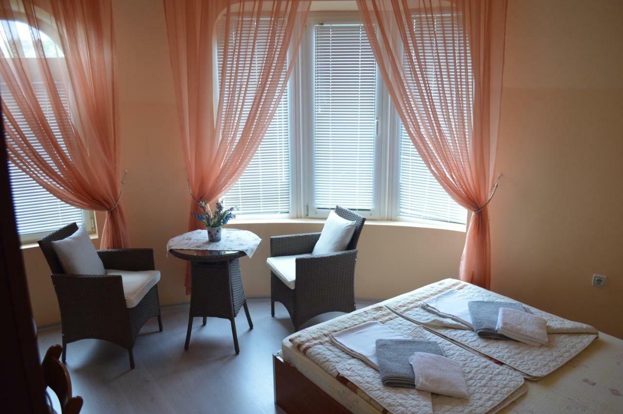 Dimana Hotel Chernomorets Bagian luar foto