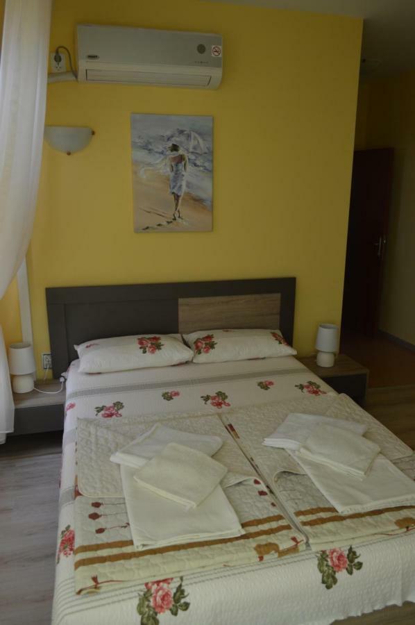 Dimana Hotel Chernomorets Bagian luar foto